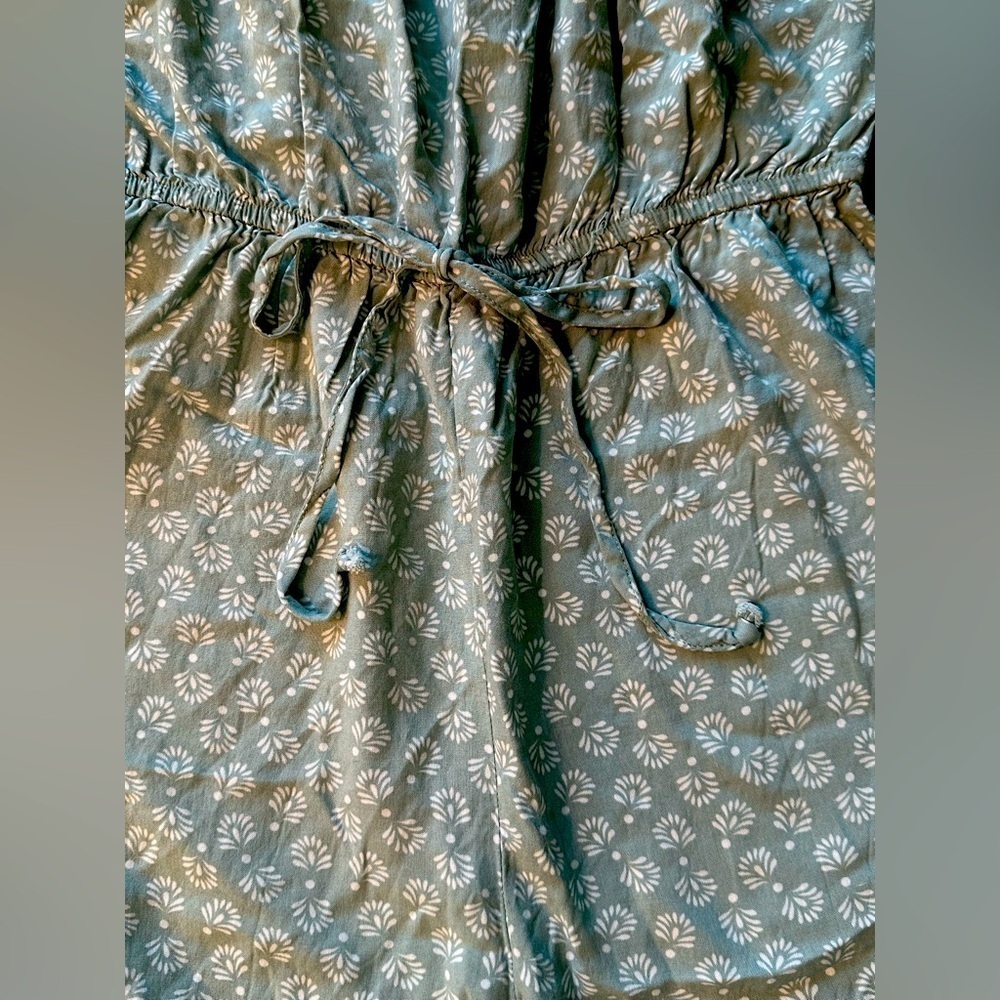 As U Wish-Art Deco Print Light Sea Foam Green Color Capri Jumpsuit. Med-juniors - Picture 3 of 12